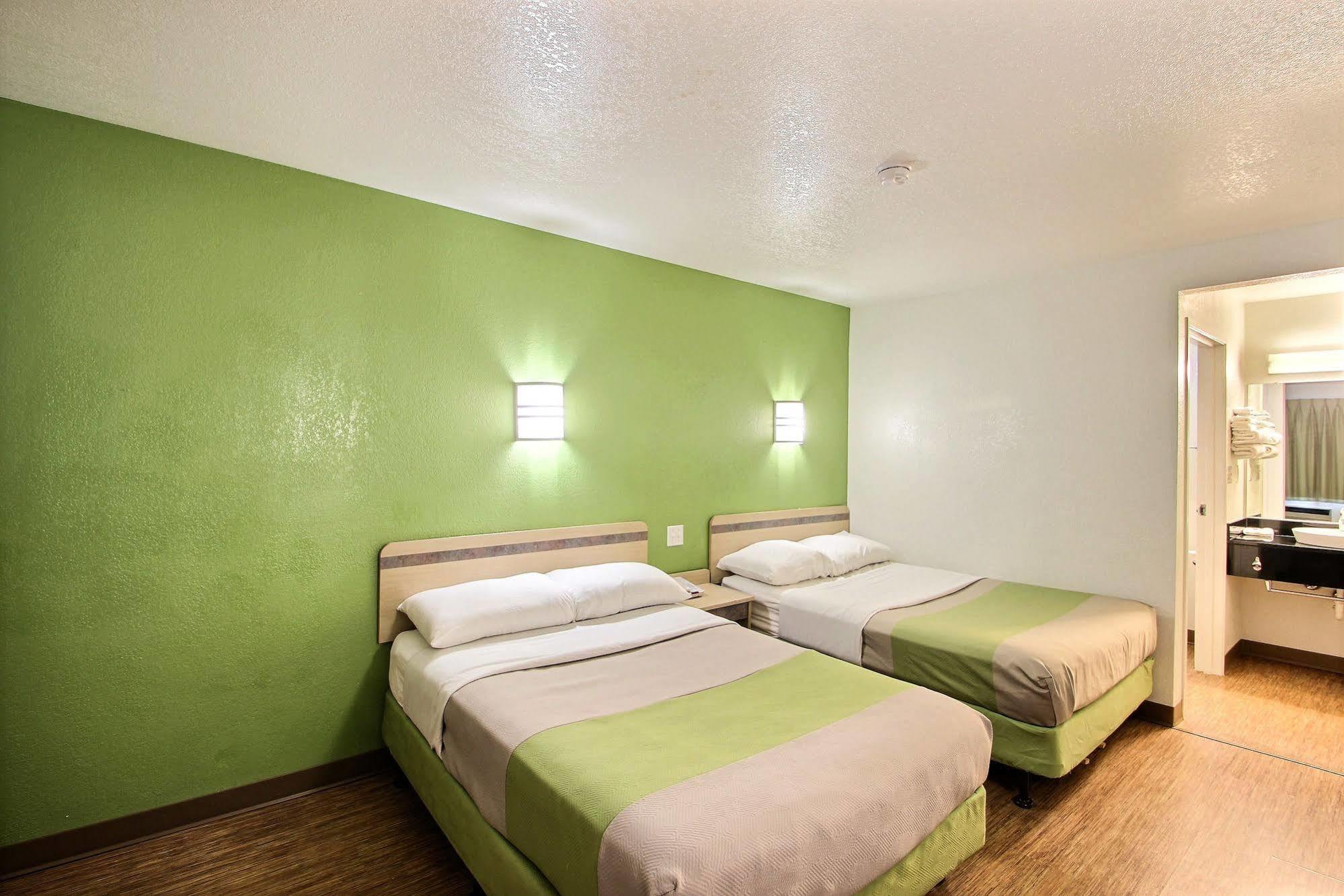 Motel 6 Milwaukee West - Brookfield Exterior foto
