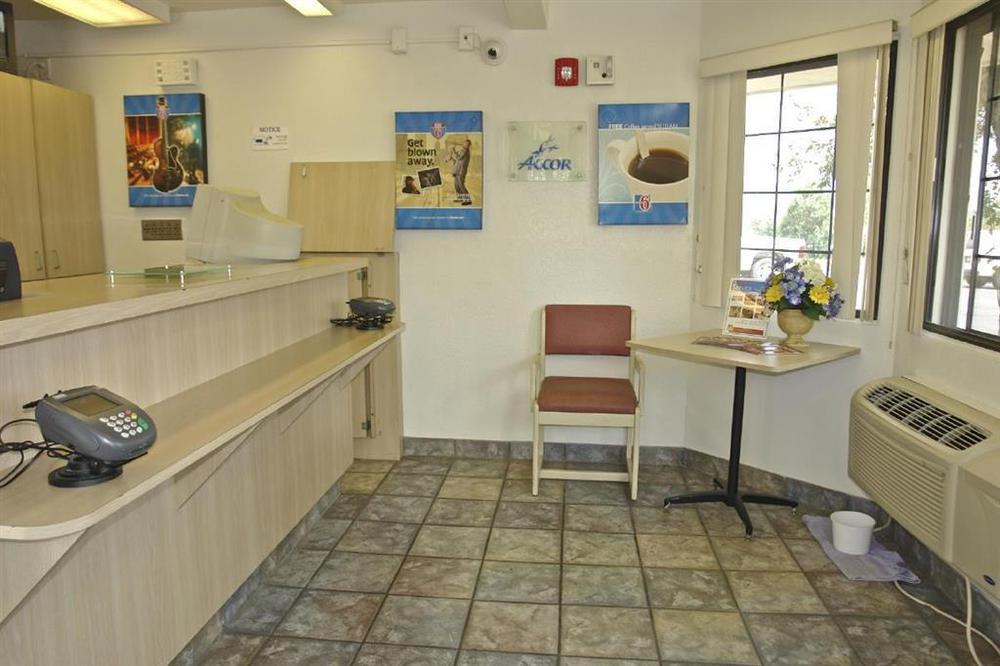 Motel 6 Milwaukee West - Brookfield Interior foto